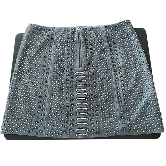 Alice + Olivia Grey Goat Leather Studded skirt in a size 6 - Picture 5 of 10